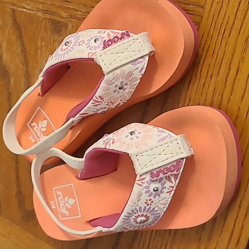 Light-Up Sandals - Picture 5 of 8